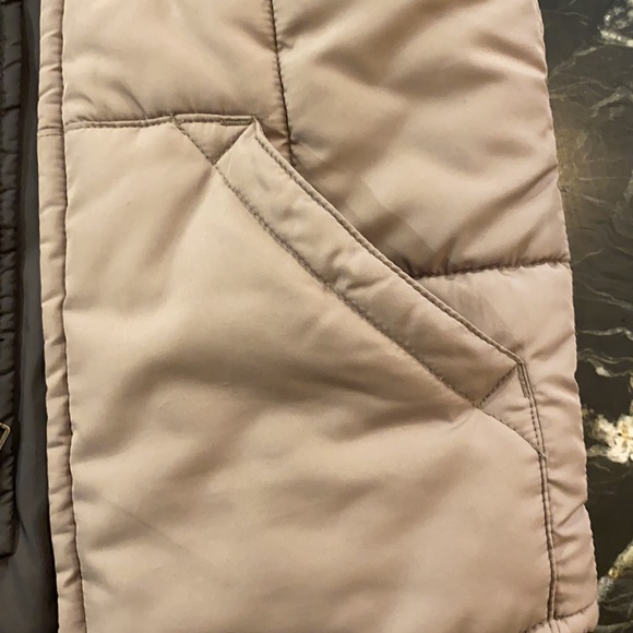GapKids Quilted Vest - Picture 6 of 7